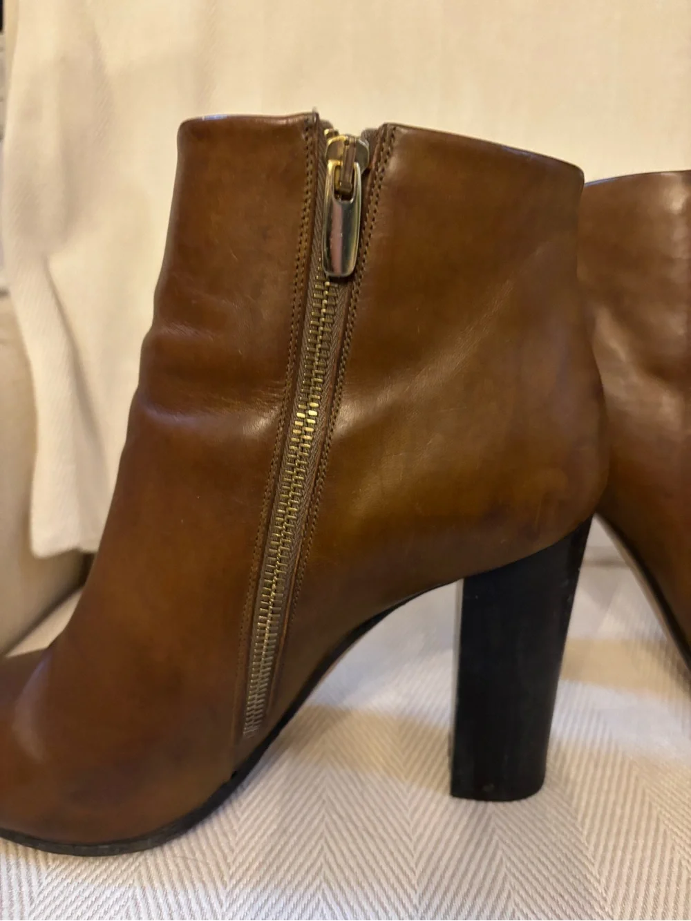 Club Monaco Brown Leather Pointed Block Heel Boots 10.5 Made in Italy
